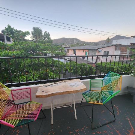 Lovely Studio Apartment With Balcony Ac & Wi-Fi, Minutes From Downtown! Zihuatanejo Esterno foto