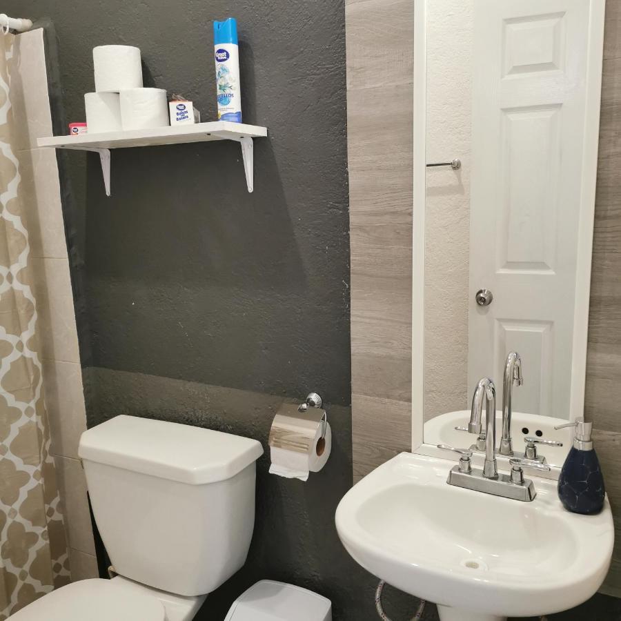 Lovely Studio Apartment With Balcony Ac & Wi-Fi, Minutes From Downtown! Zihuatanejo Esterno foto
