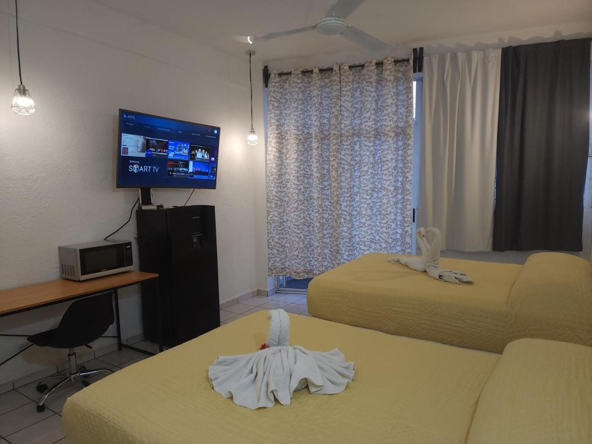 Lovely Studio Apartment With Balcony Ac & Wi-Fi, Minutes From Downtown! Zihuatanejo Esterno foto
